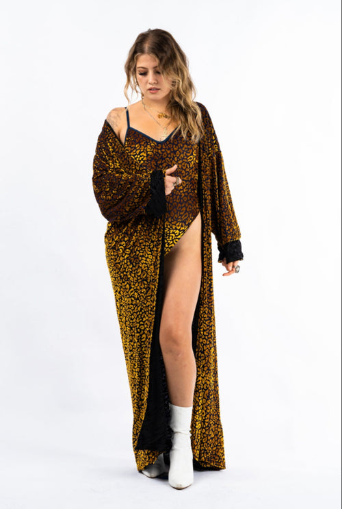 Fashion, women’s fashion, festival fashion, outfits, Animalia Robe, Duster, Kimono, festival kimono, festival robe, leopard print kimono, leopard print robe, reversible robe, velvet robe, velvet kimono, burnout velvet robe, burnout velvet duster